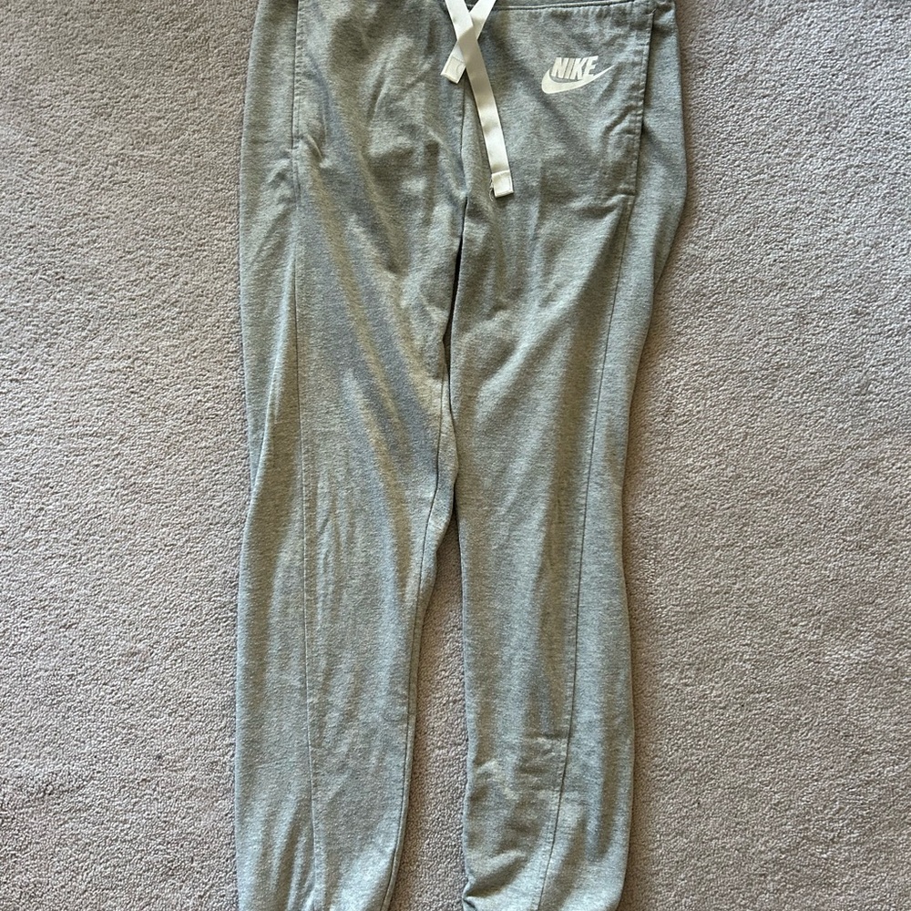 NIKE Youth Joggers.